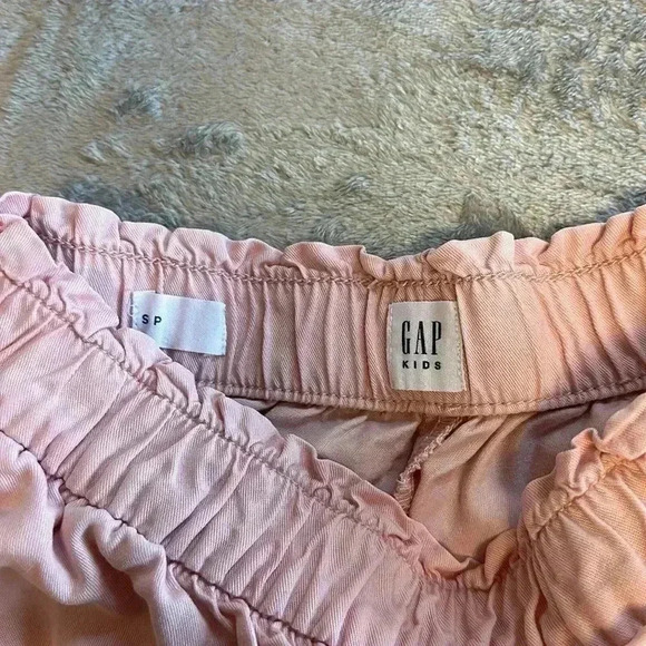 GAP - pink shorts. Size  small (6/7) - Picture 2 of 4